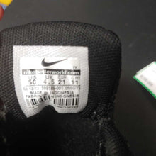 Load image into Gallery viewer, Boys Velcro sneaker
