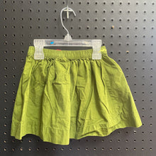 Load image into Gallery viewer, Skirt w/ flower
