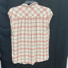 Load image into Gallery viewer, Plaid button down top
