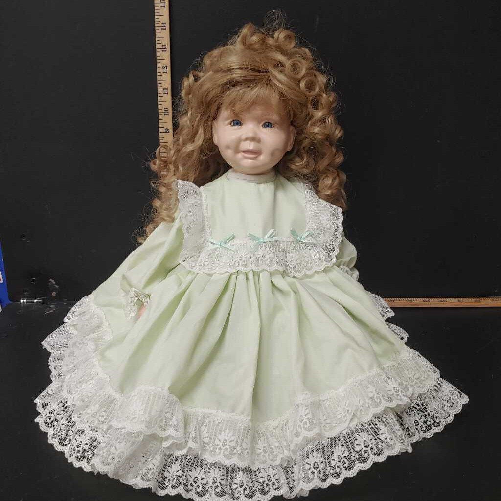 Porcelain Daisy Too Reproduction (DeHetre )