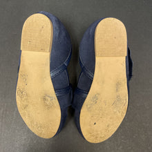 Load image into Gallery viewer, Girls ruffled flats
