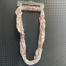 Load image into Gallery viewer, Floral patterned scarf
