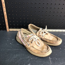 Load image into Gallery viewer, Girls Intrepid boat shoes
