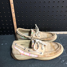 Load image into Gallery viewer, Girls Intrepid boat shoes
