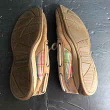 Load image into Gallery viewer, Girls Intrepid boat shoes
