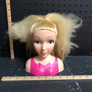 JoJo Siwa styling head