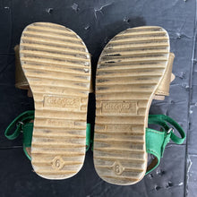 Load image into Gallery viewer, Girls flower sandals
