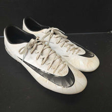 Load image into Gallery viewer, Boys Mercurial Victory Football Cleats
