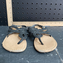 Load image into Gallery viewer, Girls strappy flip flops
