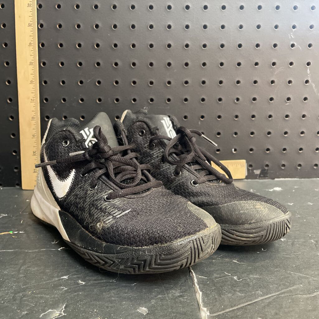 Boys Kyrie Flytrap 2 GS sneakers