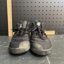 Load image into Gallery viewer, Boys Kyrie Flytrap 2 GS sneakers
