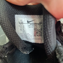 Load image into Gallery viewer, Boys Kyrie Flytrap 2 GS sneakers
