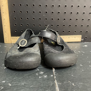 Girls flats w/buckles