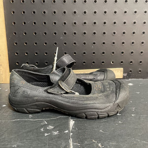 Girls flats w/buckles