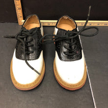 Load image into Gallery viewer, Boys Oxford shoes
