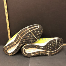 Load image into Gallery viewer, Boys Air Zoom Pegasus 33 sneakers
