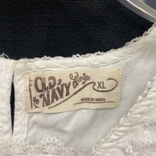 Load image into Gallery viewer, Lace trimmed tank top
