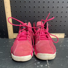Load image into Gallery viewer, Girls Jumpman Team 2 sneakers
