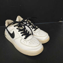 Load image into Gallery viewer, Boys Air Force 1 07 Low Nike NBA Pack sneakers
