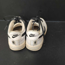 Load image into Gallery viewer, Boys Air Force 1 07 Low Nike NBA Pack sneakers
