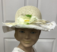 Load image into Gallery viewer, Easter straw Hat w/flower

