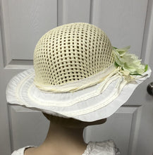 Load image into Gallery viewer, Easter straw Hat w/flower
