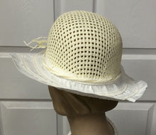 Load image into Gallery viewer, Easter straw Hat w/flower
