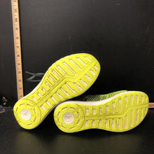 Load image into Gallery viewer, Boys sneakers
