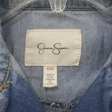 Load image into Gallery viewer, Chambray button jacket
