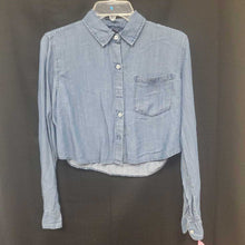 Load image into Gallery viewer, Chambray crop button down top
