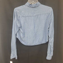 Load image into Gallery viewer, Chambray crop button down top
