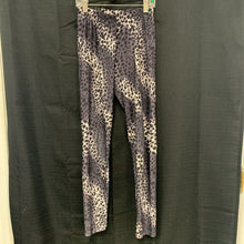 Load image into Gallery viewer, Animal print leggings (Just one)
