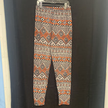 Load image into Gallery viewer, Pattern Leggings
