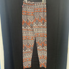 Load image into Gallery viewer, Pattern Leggings
