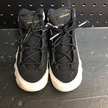 Load image into Gallery viewer, Boys 9 Retro TD &#39;City of Flight&#39; Sneakers
