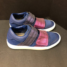 Load image into Gallery viewer, Girls Rise fit sneakers
