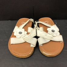 Load image into Gallery viewer, Girls Flower Sandals

