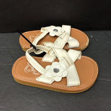 Load image into Gallery viewer, Girls Flower Sandals
