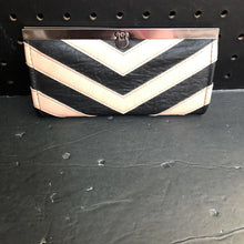 Load image into Gallery viewer, Chevron Clasp Wallet
