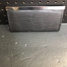 Load image into Gallery viewer, Chevron Clasp Wallet
