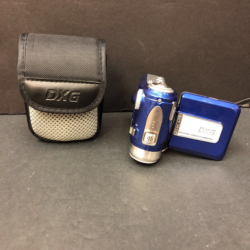 MPEG 4 Movie Digital Video Camera w/Case (DXG)