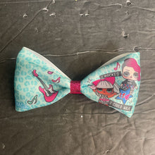 Load image into Gallery viewer, Doll print hairbow
