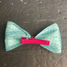 Load image into Gallery viewer, Doll print hairbow

