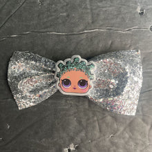 Load image into Gallery viewer, Doll face hairbow

