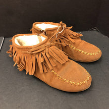 Load image into Gallery viewer, Girls Fringe Moccasin Shoes
