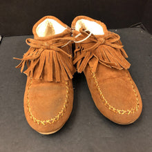 Load image into Gallery viewer, Girls Fringe Moccasin Shoes
