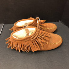Load image into Gallery viewer, Girls Fringe Moccasin Shoes
