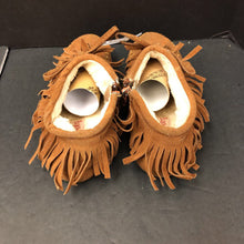 Load image into Gallery viewer, Girls Fringe Moccasin Shoes
