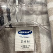 Load image into Gallery viewer, Striped button down shirt
