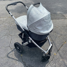 Load image into Gallery viewer, Travel System w/ Stroller &amp; Bassinet (Uppababy)
